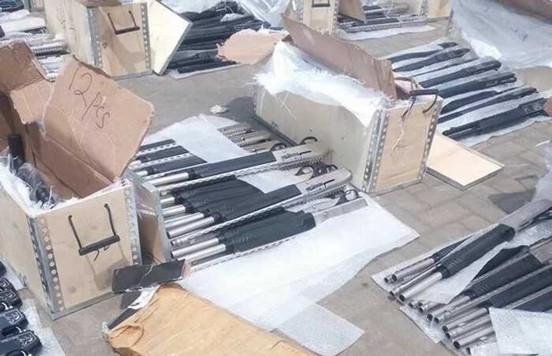 BREAKING: Customs seize 661 rifles in Lagos (Photo)