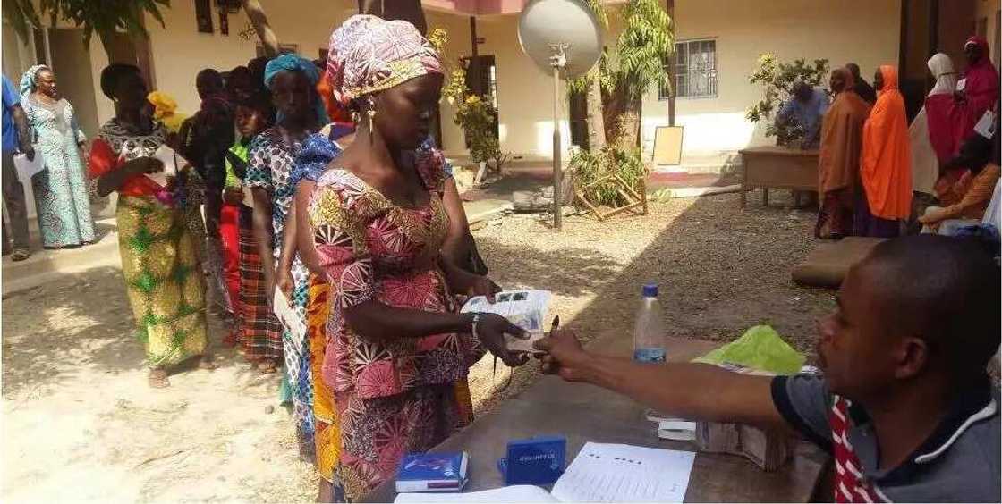 An ce talakawa za su ci gajiyar shirin tallafin kudi domin tsamo su daga kangin talauci An ce talakawa za su ci gajiyar shirin tallafin kudi domin tsamo su daga kangin talauci