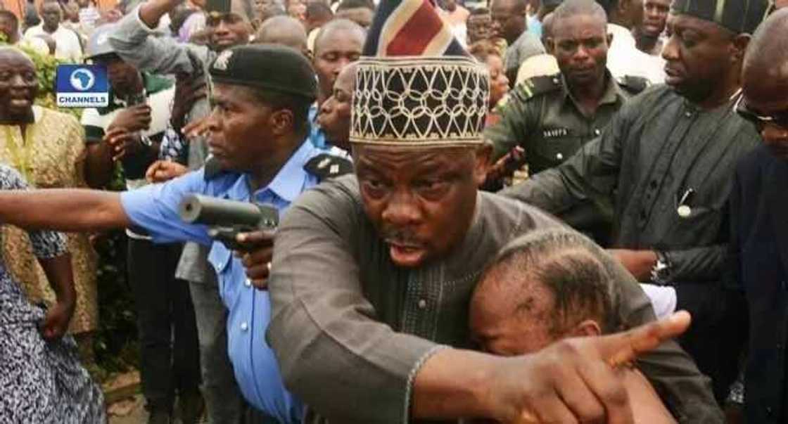 Governor Amosun rescues Babalola from the angry mob Governor Amosun rescues Babalola from the angry mob