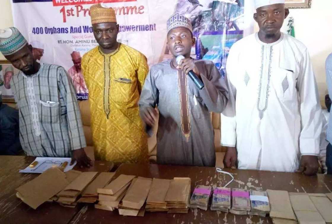 Wani Saurayi yayi wa Matan Garin Matazu a Jihar Katsina abin alheri Wani Saurayi yayi wa Matan Garin Matazu a Jihar Katsina abin alheri