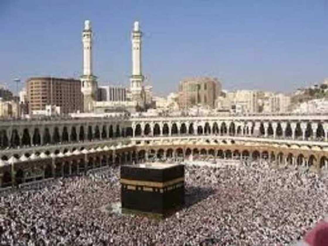 Bidiyon yadda wani mahajjaci yaso kutsawa cikin dakin Ka'aba