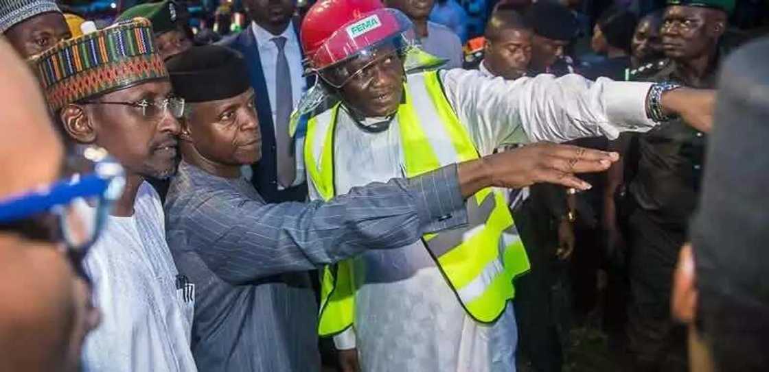Cikin Hotuna: Osinbajo ya ziyarci wurin da Gini ya rushe a garin Abuja Cikin Hotuna: Osinbajo ya ziyarci wurin da Gini ya rushe a garin Abuja
