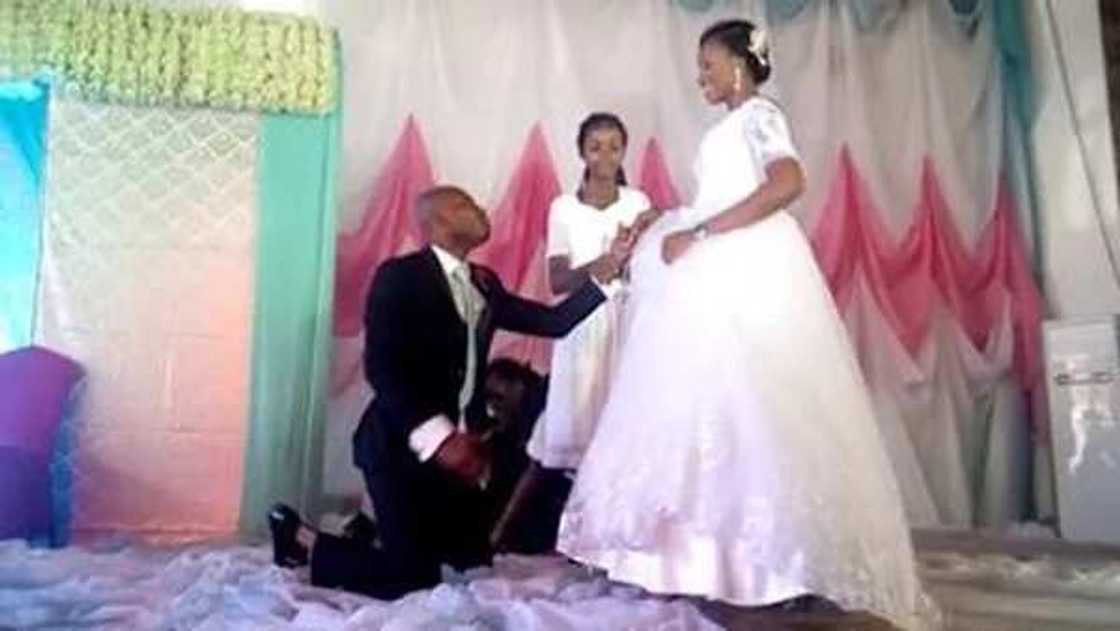 Man who proposes to his wife in SARS office wed in Port Harcourt Man who proposes to his wife in SARS office wed in Port Harcourt