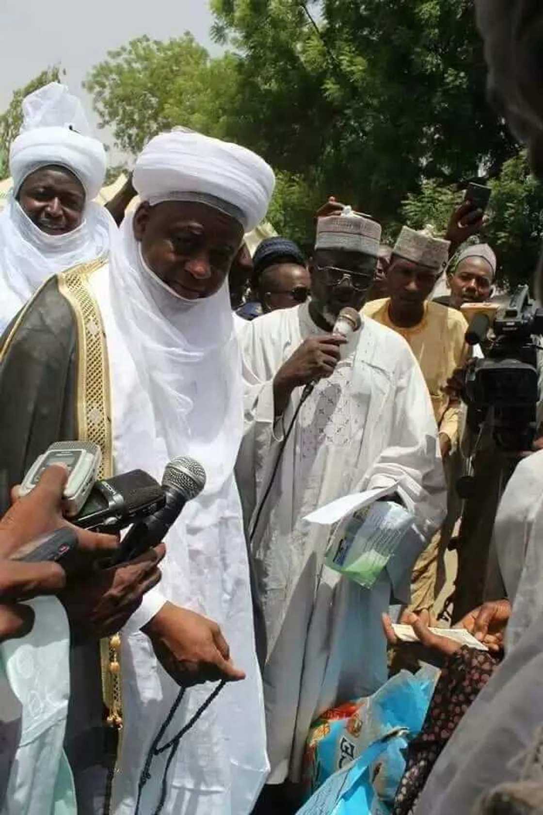 A Yau Sarkin Musulmi ya gudanar da rabon zakkar kudi N6m a jihar Sokoto A Yau Sarkin Musulmi ya gudanar da rabon zakkar kudi N6m a jihar Sokoto