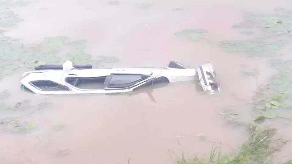 Kaico! Wata Mota dauke da maniyyata aikin Hajji ta tunjuma cikin Rafi a jihar Katsina Kaico! Wata Mota dauke da maniyyata aikin Hajji ta tunjuma cikin Rafi a jihar Katsina