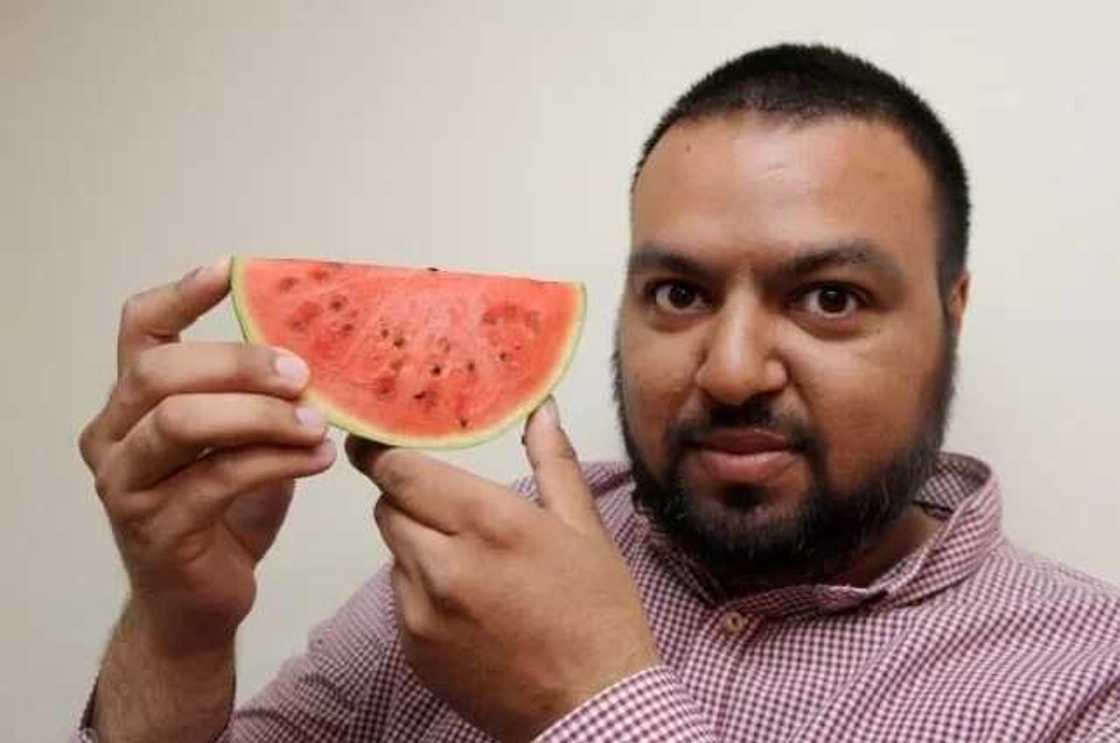 Man finds Allah in watermelon in the midst of Ramadan Man finds Allah in watermelon in the midst of Ramadan