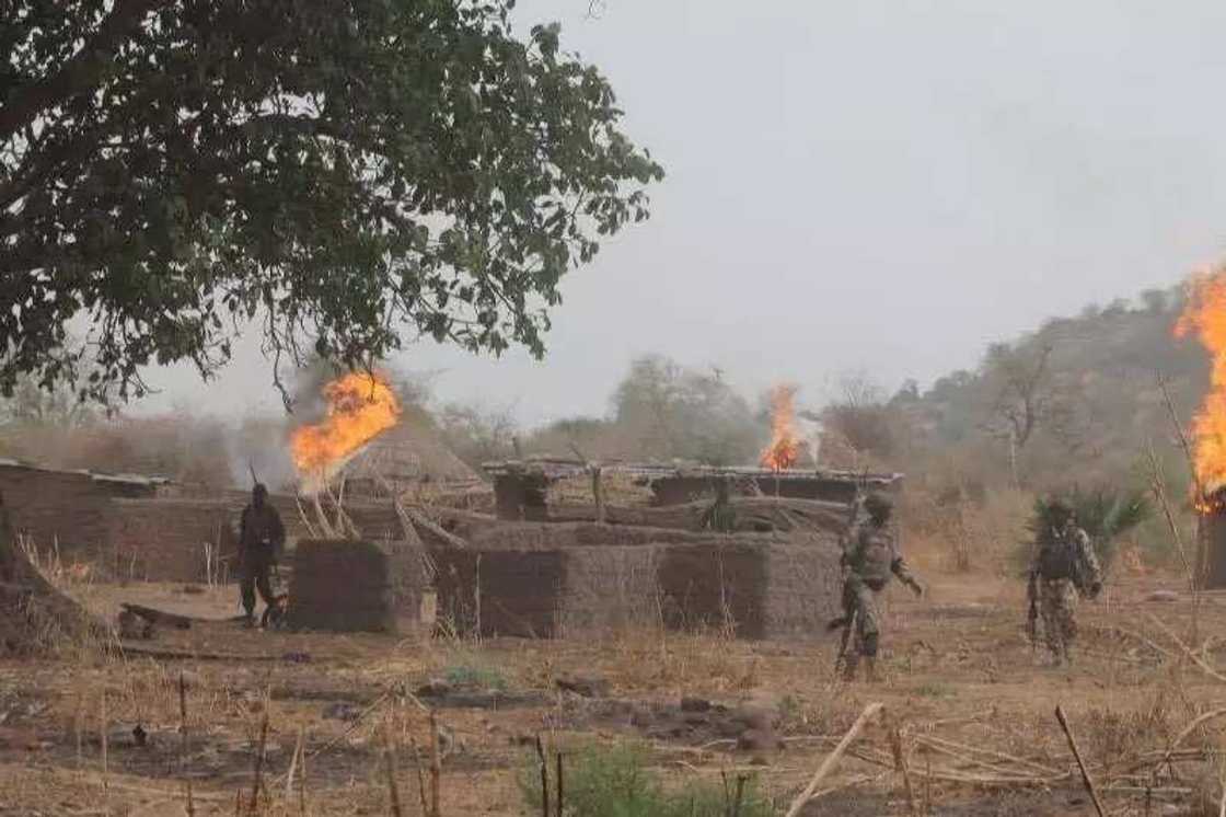 Soldiers kill 6 Boko Haram terrorists, arrest their logistics supplier (photos) Soldiers kill 6 Boko Haram terrorists, arrest their logistics supplier (photos)
