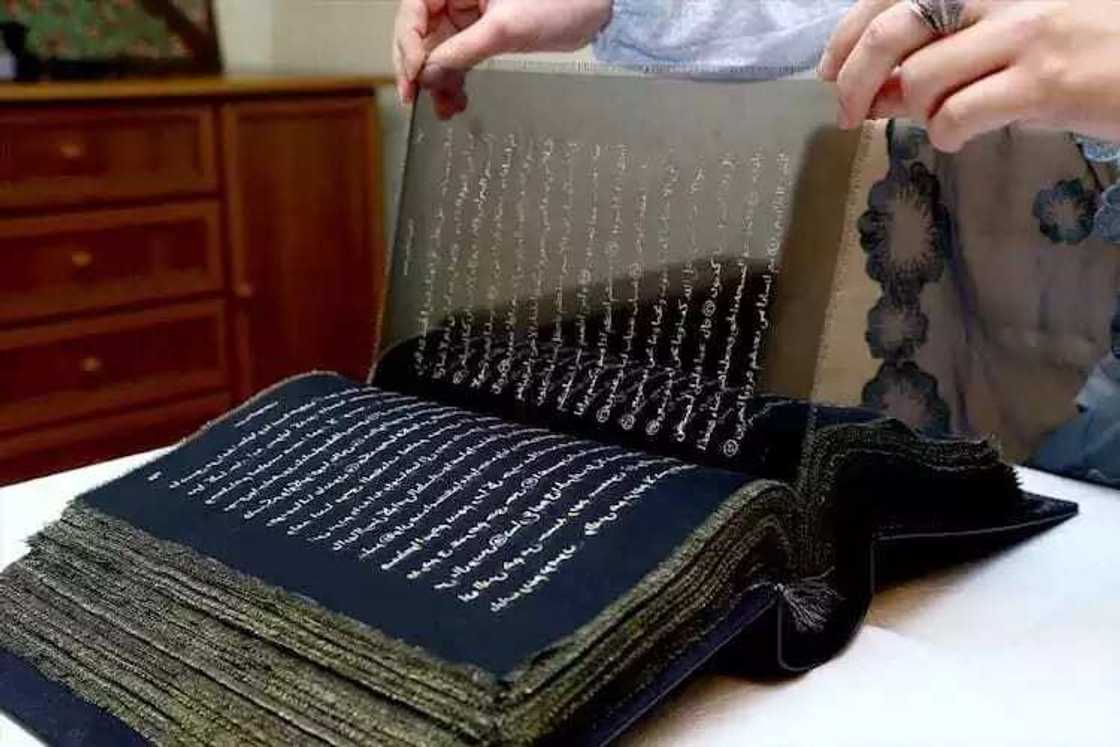 Ta rubuta Al-Qur’ani gaba daya da tawadan ruwan Zinari