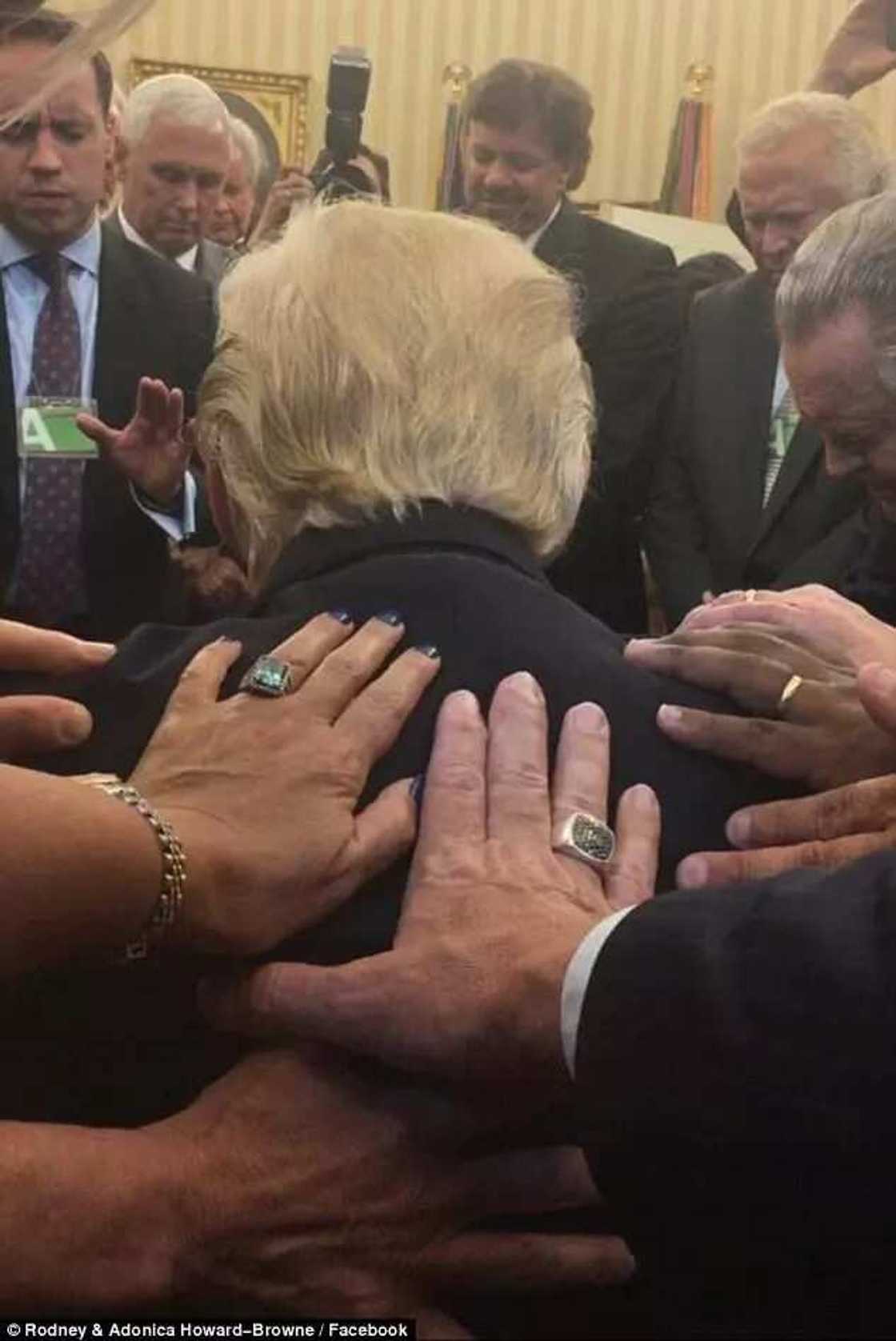 Pastor prays for Donald Trump, lays hands on him Pastor prays for Donald Trump, lays hands on him