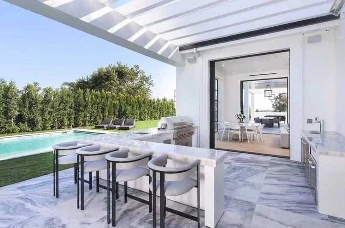 LeBron James buys new mansion in Brentwood for $23M (photos)