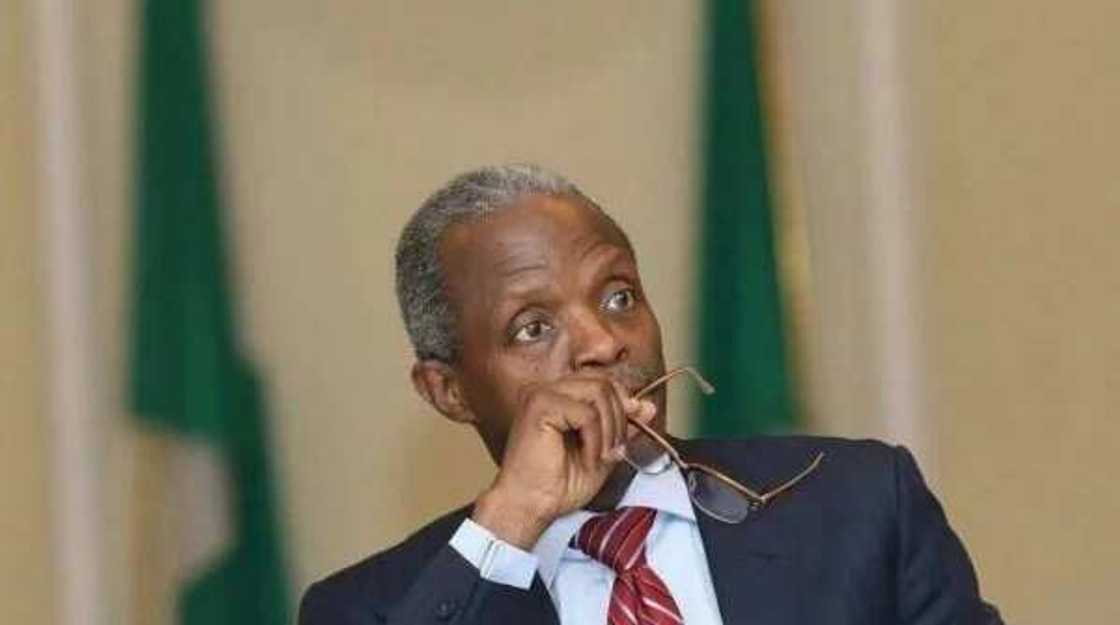 Yadda Shugaban kasa na rikon-kwarya Osinbajo ya sa aka kama Shugaban DSS Lawal Daura Yadda Shugaban kasa na rikon-kwarya Osinbajo ya sa aka kama Shugaban DSS Lawal Daura