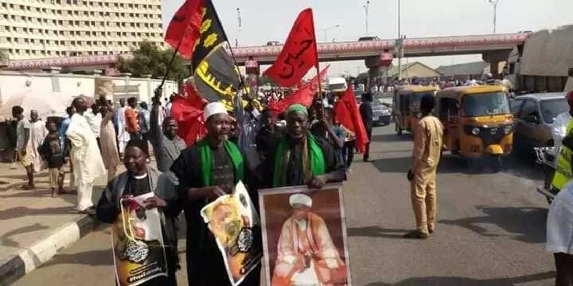 Cikin Hotuna: Tattakin da Kungiyar Shi'a ta fara gudanarwa a jihar Kano Cikin Hotuna: Tattakin da Kungiyar Shi'a ta fara gudanarwa a jihar Kano