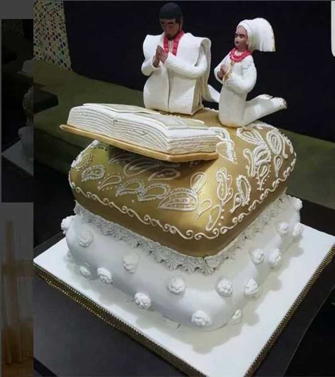 13 traditional wedding cakes that stun you (photos)