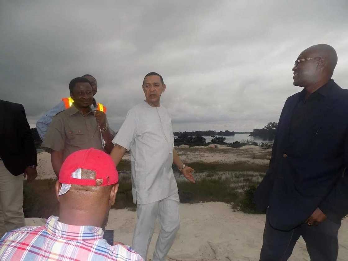 Ben Bruce laments suffering of Bayelsa people (photos) Ben Bruce laments suffering of Bayelsa people (photos)