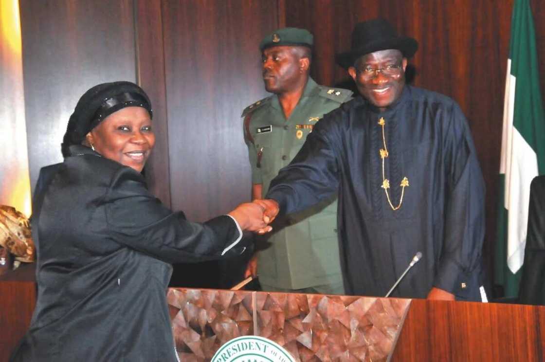 Tanko, Onnoghen, da Uwais da sauran Alkalai 15 da suka hau kujerar Alkalin Alkalai na kasa Tanko, Onnoghen, da Uwais da sauran Alkalai 15 da suka hau kujerar Alkalin Alkalai na kasa