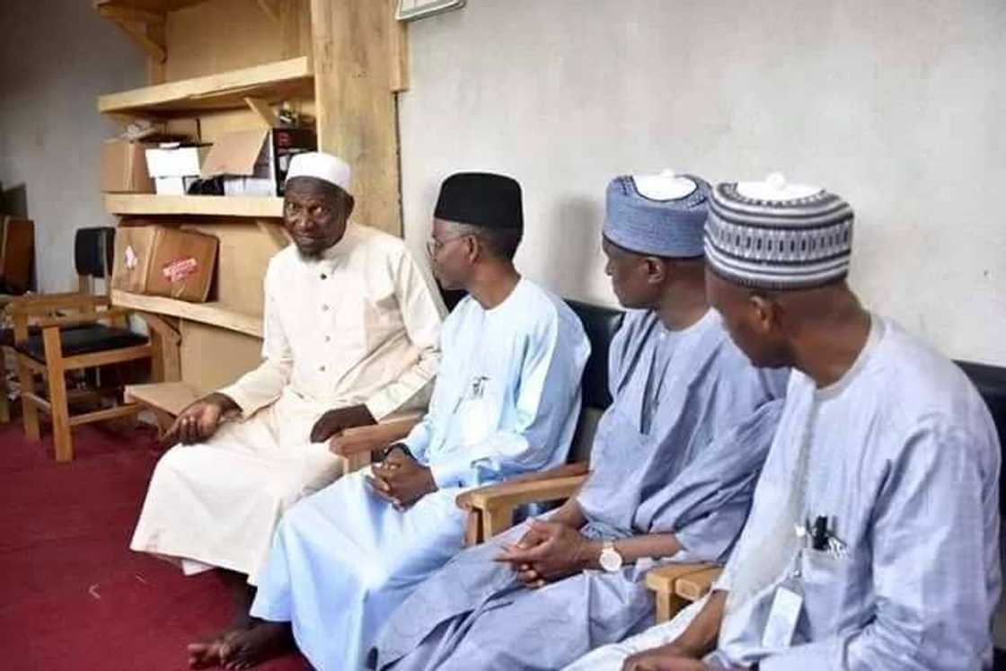 El-Rufa'i ya ziyarci Sheikh Algarkawee da 'yan bindiga suka sace kwanakin baya El-Rufa'i ya ziyarci Sheikh Algarkawee da 'yan bindiga suka sace kwanakin baya