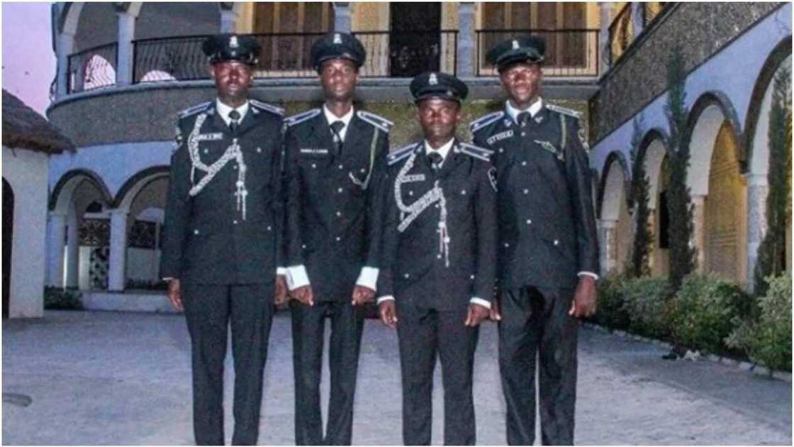 Karin hotuna sun billo yayinda dan sarkin Kano na farko ya zama jami’in dan sanda Karin hotuna sun billo yayinda dan sarkin Kano na farko ya zama jami’in dan sanda