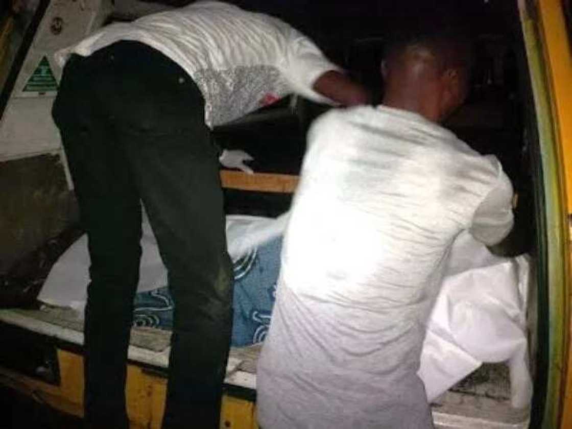 Wani Mutum ya mutu kuma ya tashi alokacin zana'idar sa Wani Mutum ya mutu kuma ya tashi alokacin zana'idar sa