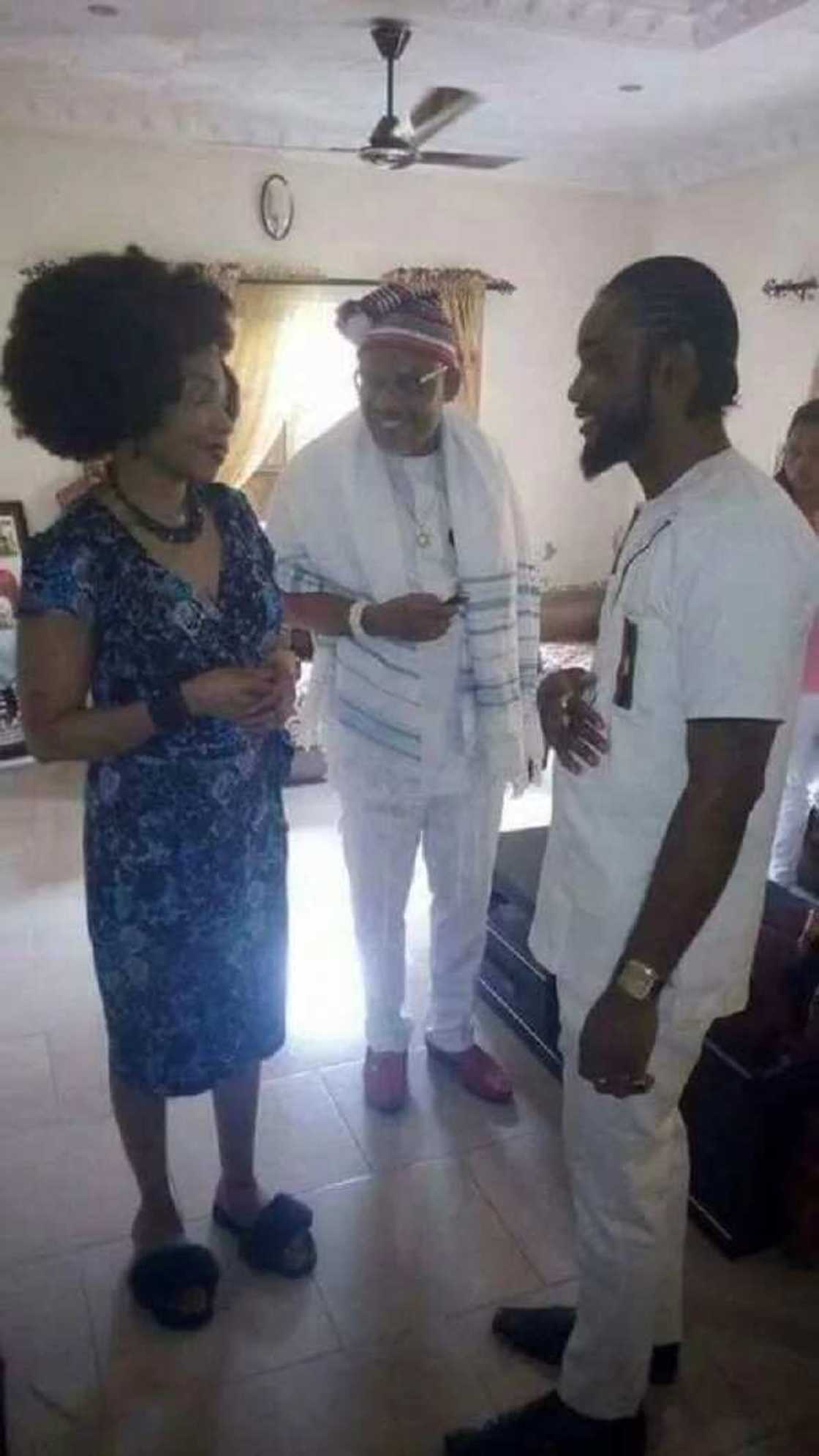 Nnamdi Kanu meets musician arrested by DSS over Biafra (photos) Nnamdi Kanu meets musician arrested by DSS over Biafra (photos)