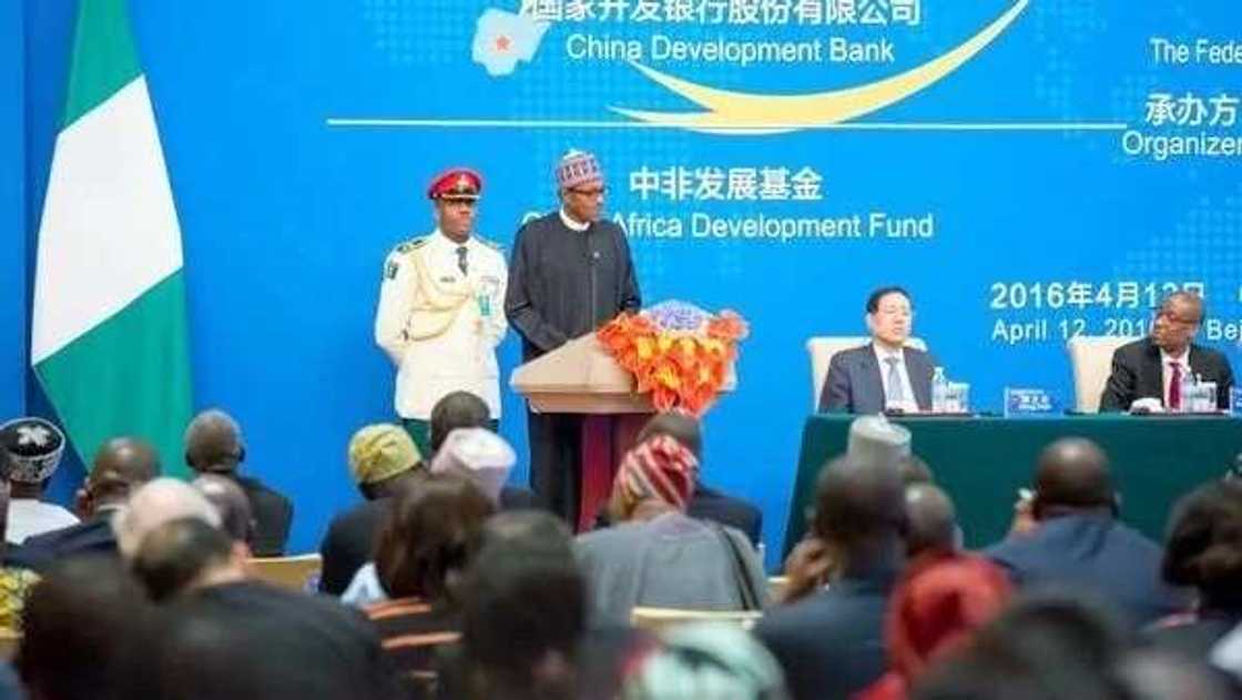 Bashin da kasar China zata bayar da alakakai bane, zamu iya biya - Buhari Bashin da kasar China zata bayar da alakakai bane, zamu iya biya - Buhari