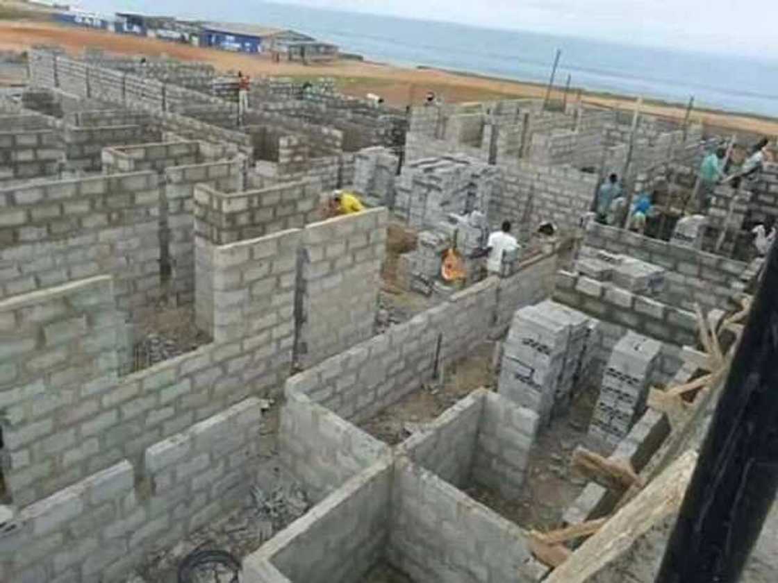 Mutuwar matashin Musulmi Ali Banat: Duba hotunan irin yadda ya taimakawa Musulmai a Maiduguri Mutuwar matashin Musulmi Ali Banat: Duba hotunan irin yadda ya taimakawa Musulmai a Maiduguri