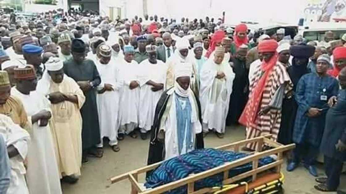 An binne tsohon ministan ayyuka Lawal An binne tsohon ministan ayyuka Lawal