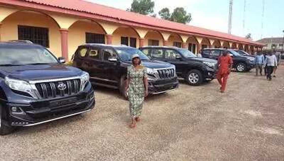 Gwamna Umahi ya sayi motocin naira miliyan 19 Gwamna Umahi ya sayi motocin naira miliyan 19