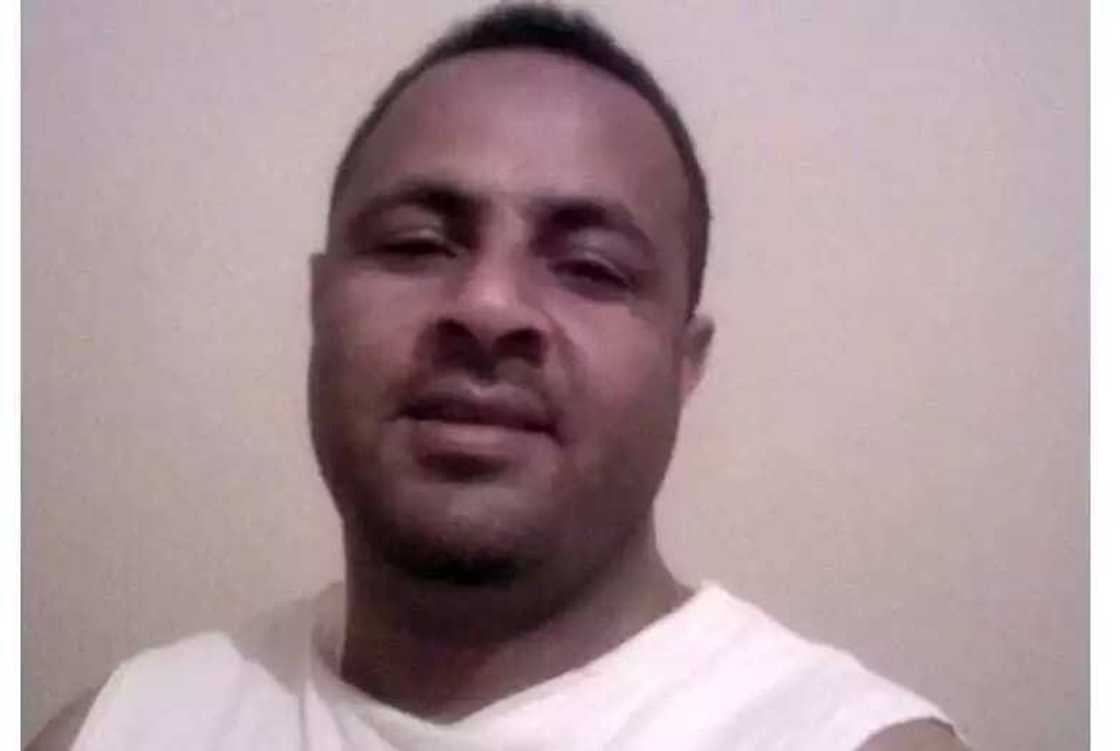 Rashin Imani: Uba ya banka ma ýaýansa mace da namiji wuta (Hotuna) Rashin Imani: Uba ya banka ma ýaýansa mace da namiji wuta (Hotuna)