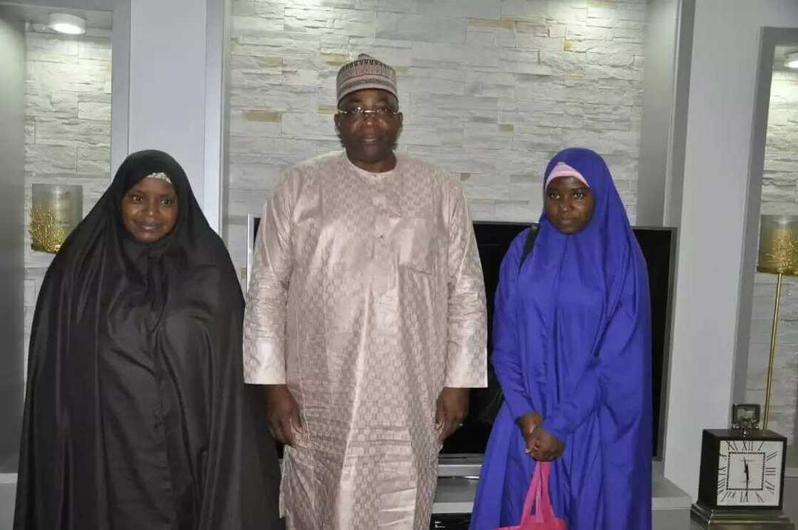 Kalli ‘yar Najeriya da ta yi zarra a gasar musabakar al-Kur’ani ta duniya (HOTO) Kalli ‘yar Najeriya da ta yi zarra a gasar musabakar al-Kur’ani ta duniya (HOTO)