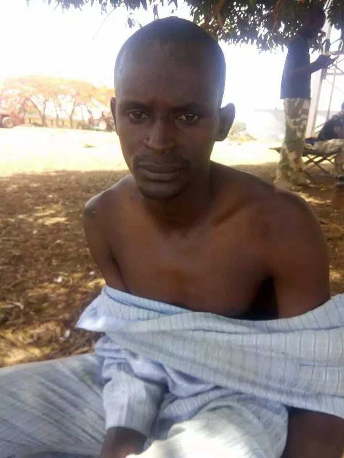 Dakarun soji sun cafke wasu gagararrun masu garkuwa da mutane a Kaduna, duba hotunan su Dakarun soji sun cafke wasu gagararrun masu garkuwa da mutane a Kaduna, duba hotunan su