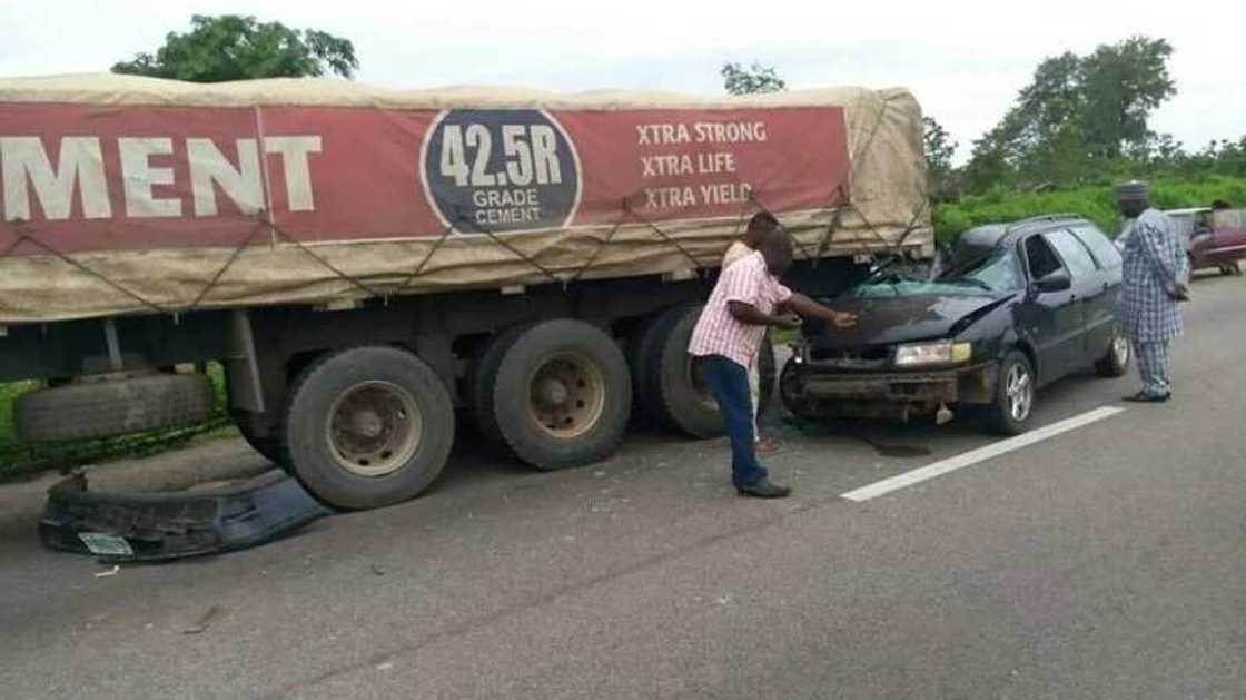 Ikon Allah: Ma'aurata sun tsira da ransu bayan motar su tayi mumunar hadari a hanyar Abuja.