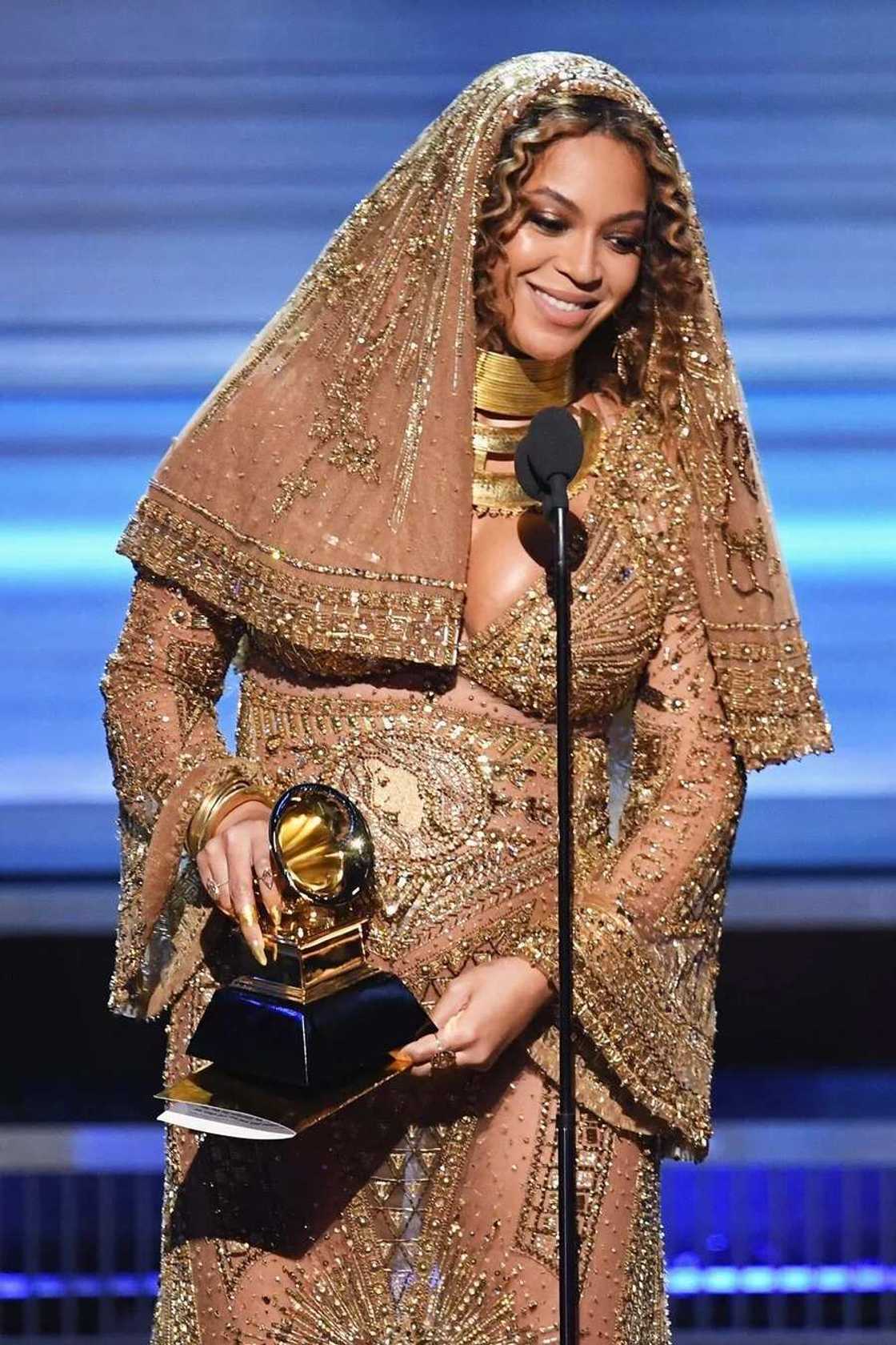 Beyoncé Mass draws faithful crowd of over 1000 Beyoncé Mass draws faithful crowd of over 1000