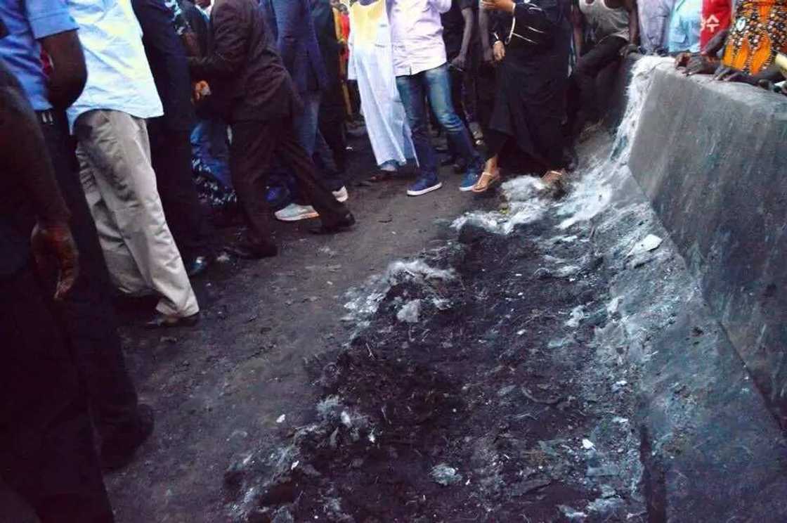 Gobara a garin Tafa: El-Rufai ya kai ziyarar gani da ido (Hotuna) Gobara a garin Tafa: El-Rufai ya kai ziyarar gani da ido (Hotuna)