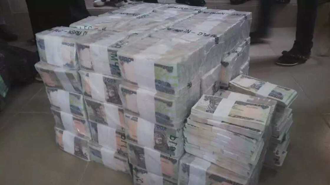 BREAKING: EFCC intercepts cash at Kaduna airport BREAKING: EFCC intercepts cash at Kaduna airport