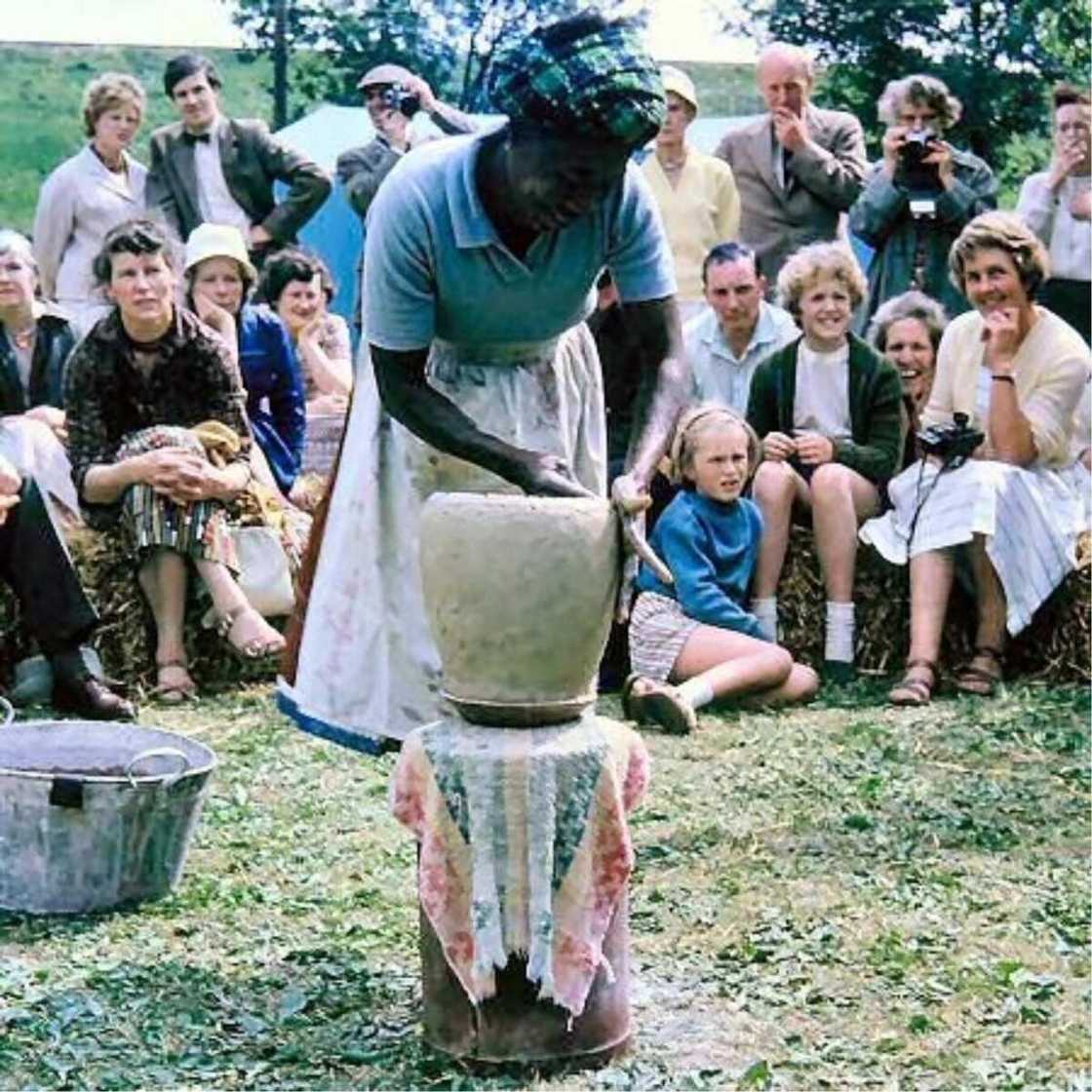 Meet Ladi Dosei Kwali, first Nigerian woman to be on a currency. Meet Ladi Dosei Kwali, first Nigerian woman to be on a currency.