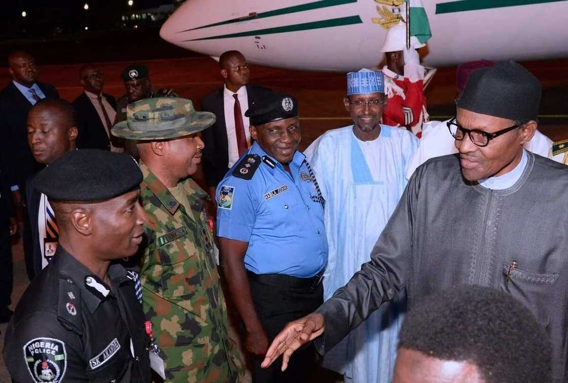 Breaking: Buhari lands in Abuja after visit to Trump, technical stop-over in London Breaking: Buhari lands in Abuja after visit to Trump, technical stop-over in London