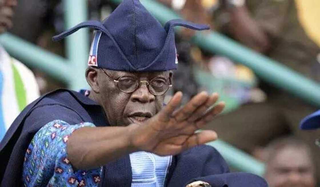 Tinubu ya caccaki Tsohon Shugaban 'Kasa, Obasanjo, kan Wasiƙun sa Tinubu ya caccaki Tsohon Shugaban 'Kasa, Obasanjo, kan Wasiƙun sa
