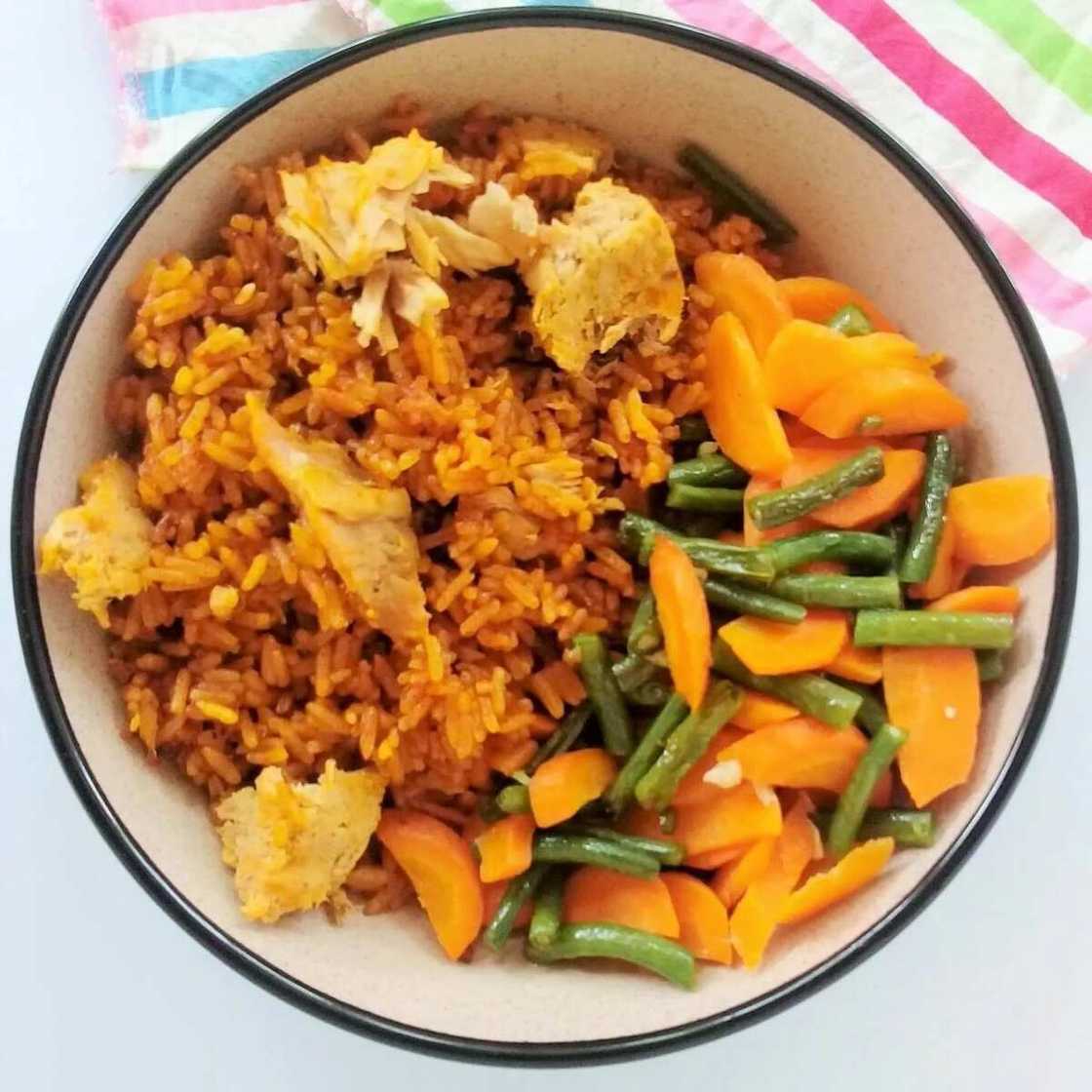 How to prepare jollof rice with carrot and green beans How to prepare jollof rice with carrot and green beans