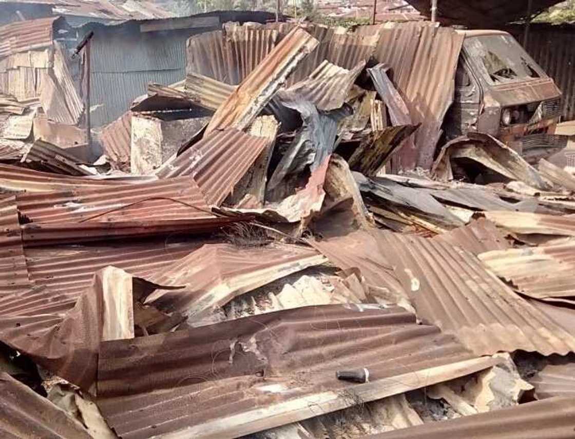 BREAKING: 3 reportedly killed as Hausa, Igbos clash in Aba BREAKING: 3 reportedly killed as Hausa, Igbos clash in Aba