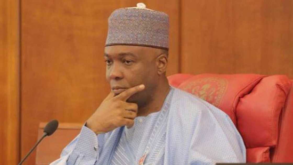 Yan sanda na jiran isowar Saraki ofishin IRT a Abuja kan fashin Offa Yan sanda na jiran isowar Saraki ofishin IRT a Abuja kan fashin Offa