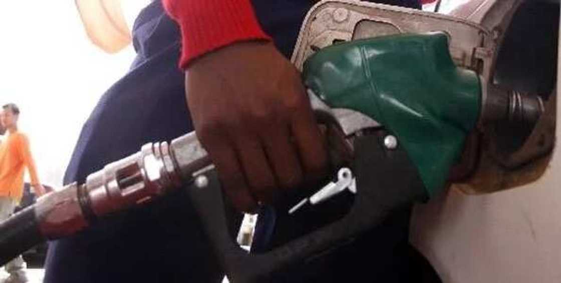 Nan da watanni uku ku kara kudin man fetur: Bankin duniya ga Gwamnatin Najeriya Nan da watanni uku ku kara kudin man fetur: Bankin duniya ga Gwamnatin Najeriya