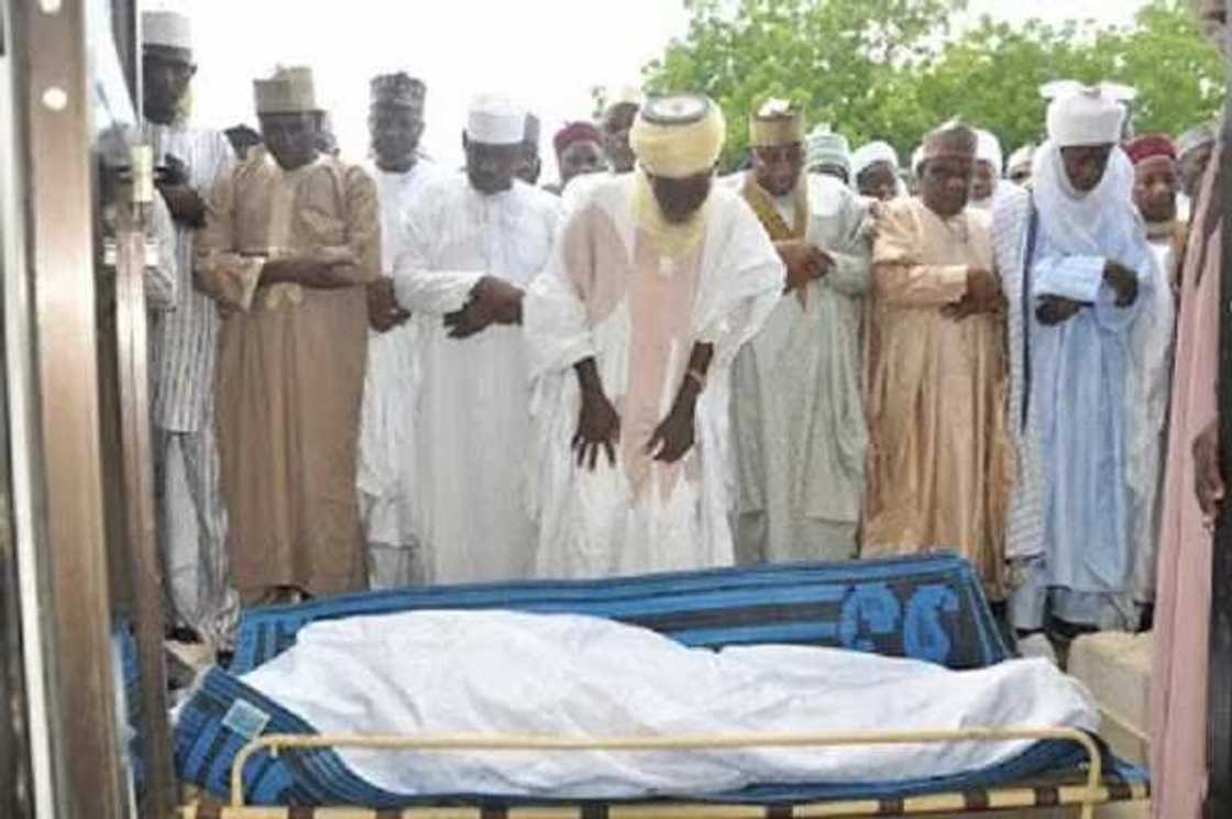 Bauchi: An yi jana’izar tsohon mataimakin gwamnan jihar Bauchi (Hotuna) Bauchi: An yi jana’izar tsohon mataimakin gwamnan jihar Bauchi (Hotuna)