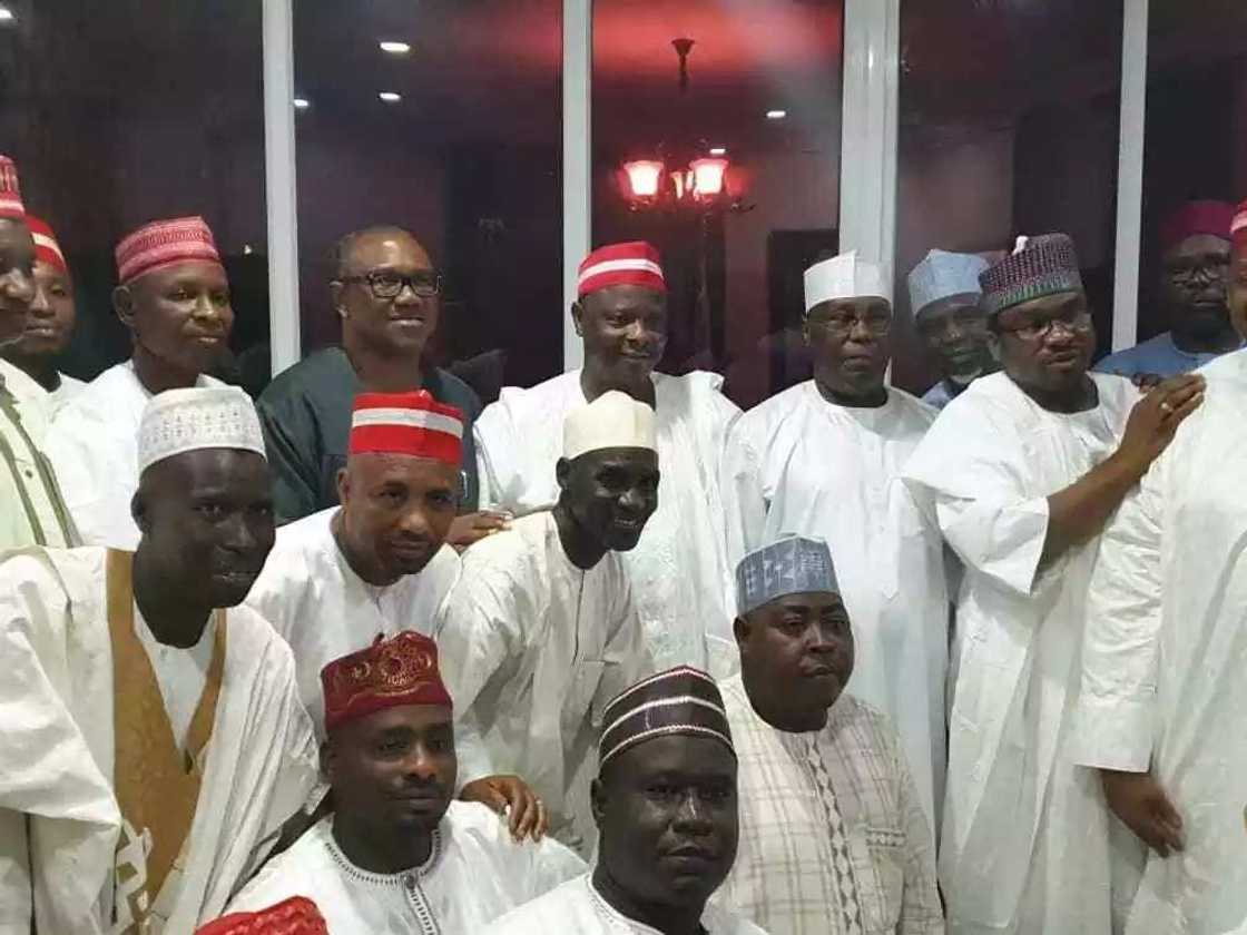 Sanata Rabiu Kwankwaso ya hadu da Atiku Abubakar a gidan sa cikin dare Sanata Rabiu Kwankwaso ya hadu da Atiku Abubakar a gidan sa cikin dare