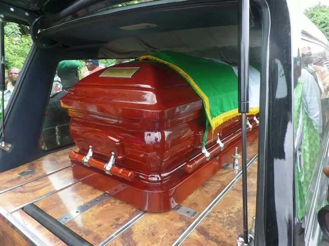 Body of late General Adeboyo received by Fayose (photos) Body of late General Adeboyo received by Fayose (photos)