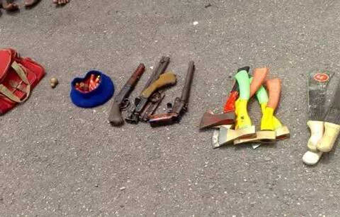 An kama mutum da kasusuwan mutane, harda hakarkari da kokon kai, ko me yake dasu, duba An kama mutum da kasusuwan mutane, harda hakarkari da kokon kai, ko me yake dasu, duba