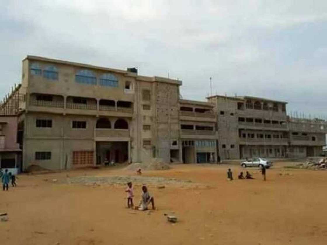 Mutuwar matashin Musulmi Ali Banat: Duba hotunan irin yadda ya taimakawa Musulmai a Maiduguri Mutuwar matashin Musulmi Ali Banat: Duba hotunan irin yadda ya taimakawa Musulmai a Maiduguri