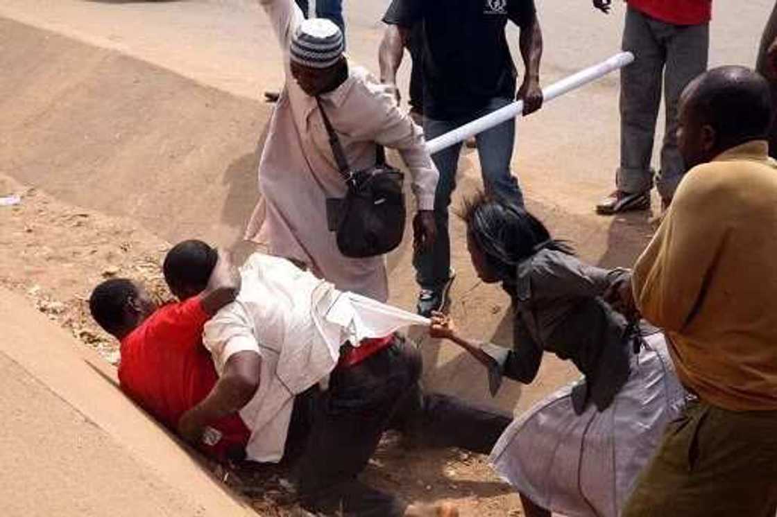 Bus Conductor Plucks Passenger's Tooth Over N50 Change Bus Conductor Plucks Passenger's Tooth Over N50 Change