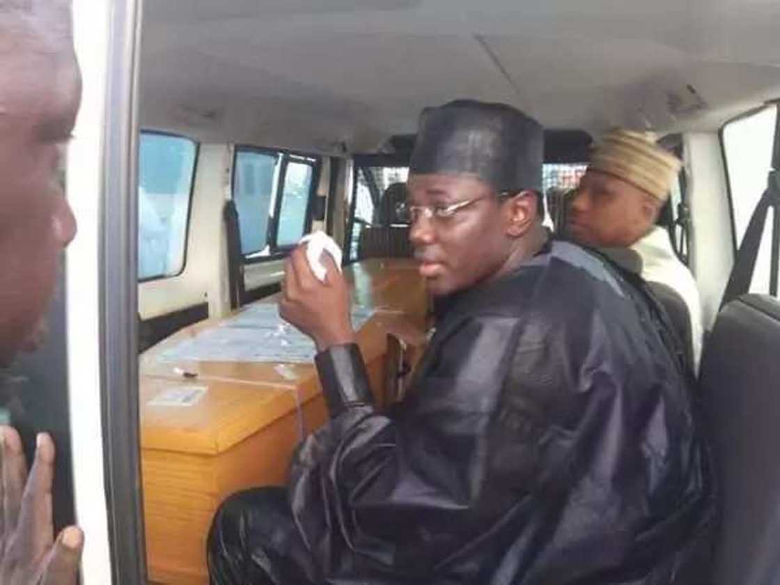 Gawar marigayiya ɗiyar Sule Lamido ta iso Najeriya (Hotuna) Gawar marigayiya ɗiyar Sule Lamido ta iso Najeriya (Hotuna)