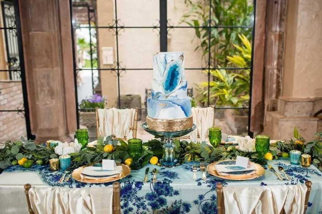 Wedding hall can be supplemented with bright fabrics with gilding Wedding hall can be supplemented with bright fabrics with gilding