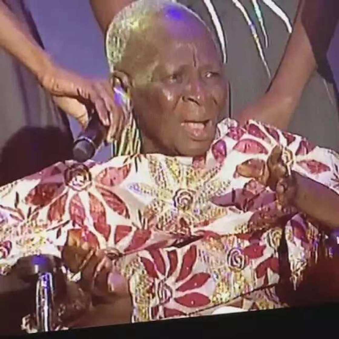 Exclusive: Bukky Ajayi shed tears at AMVCA 2016 (photos) Exclusive: Bukky Ajayi shed tears at AMVCA 2016 (photos)